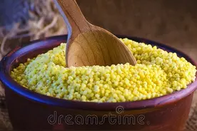 同样是粗粮，一个叫大黄米，一个叫小米，它俩有啥区别？涨知识了图片