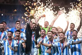 举国欢庆!阿根廷夺冠全国放假一天,阿根廷总统亲自接见梅西和国足图片