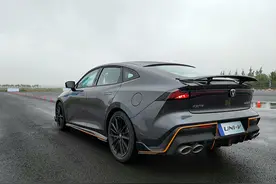 试驾长安UNI-V，原厂弹射起步+电动尾翼，1.5T后劲足吗？图片