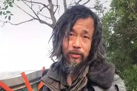 “流浪大师”沈巍百万收入被借无人还清？助理：又有7个人来借钱图片