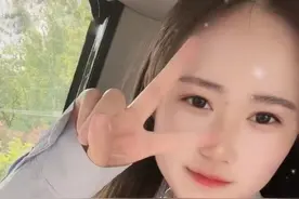 23岁女孩考证开收割机6天为村邻收麦500亩 村民赞叹割麦不孬长得还俊图片