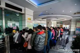 定期存款1年期跟3年期哪种划算？银行员工说出实话，储户别选错了图片