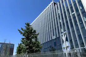 现场直击中融信托风波：现场设多个投资者接待区，兑付仍未有方案图片