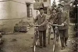 老照片见证中国警车的40年变迁史图片