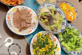 宁波一家四口的晚餐，发朋友圈被赞无数，网友：家里没矿，吃不起图片