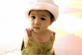还记得那个被美国夫妇领养的中国无臂女孩吗？后来怎么样了图片