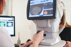 上海眼科院长：得了白内障不做手术眼睛会瞎掉吗？存在哪些风险？图片