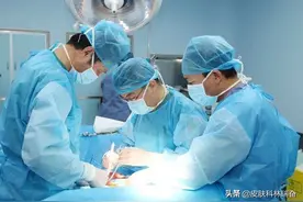 惊讶，没受伤也会长疤痕疙瘩！那要怎么治？看完你就明白了图片