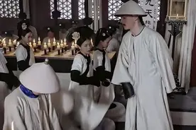 乾隆13年，乾隆帝为何一日之内，剥夺了长子和三子的继承皇位权？图片