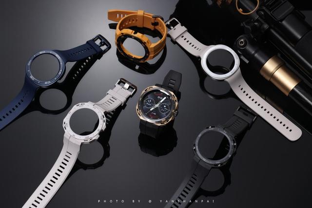 �ܴ�һ���̫���ģ���Ϊ�׿�ɻ����������ֱ�WATCH GT Cyber����