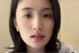 李亚鹏小女儿被传患基因病头秃走路不协调，小19岁娇妻怒斥谣言：今后发现一家起诉一家，我会用生命保护女儿图片