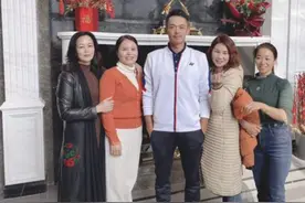 恭喜林丹！4年3层豪华别墅建成，内饰犹如皇宫，300万豪车放门前图片