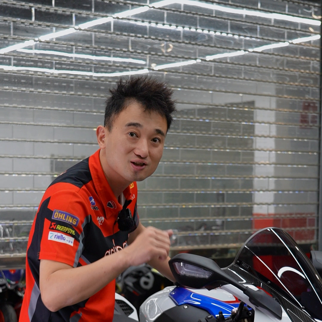 跌入神堂的宝马22款 S1000RRM 版。#机车