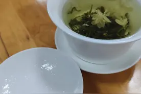 上了年纪男人为什么越来越喜欢独自饮酒？图片