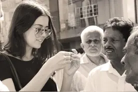 遭受跟踪狂骚扰后，这位英国珠宝设计师决定设计一款“指虎戒”图片