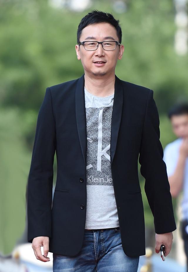 有名主播蝴蝶进央视前流过眼泪,嫁大丈夫陆川有无恨嫁心思