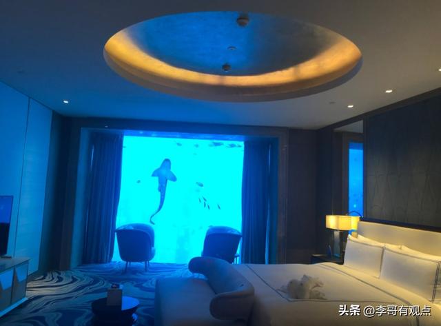 95后贪官张雨杰：3年敛财7000万，带女友住10万一晚海底套房