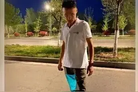 90后硬核小伙在自己腿上整花活儿，装充电接头、七彩LED灯……网友：发现野生钢铁侠图片