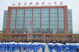 缅怀逝者 心怀感恩 明志前行——郯城一中开展特别思政课暨清明节主题教育活动图片