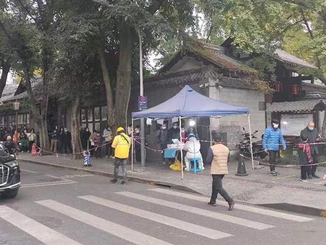 实探成都广州：公共场所只要绿码不要核酸已大片落实