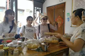 「2022打卡中国」游千年古镇 品淮扬美食 外国网红打卡淮安河下古镇图片