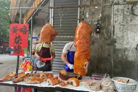 广东3代人卖烧猪，25元1斤火了25年，藏在乡镇上3小时卖出10头猪图片