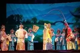 研究院二团秦安桃花会演出失误不断，有人说是屁大的事，太认真了图片