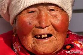 百岁寿星老人从不养生，饮食有2个特点，儿子感慨饭量不如她图片