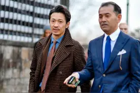 50岁男人买衣服要“少而精”，这3件必备的冬装，时尚又有品位图片