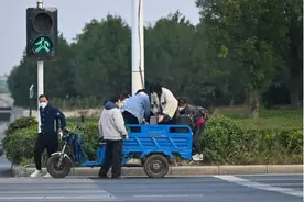 基层干部带头去富士康务工，是停薪留职还是领取双份薪水？图片