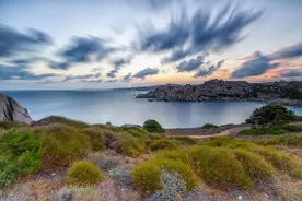 女人这样和你开玩笑，就是对你“有意思”，别不懂图片