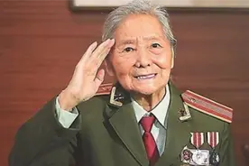 上甘岭坑道唯一女兵，26年后前往美国，被当年美战俘在餐馆认出图片