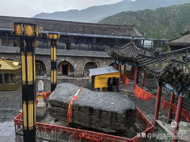 清凉寺三进院的万佛殿万佛殿右侧顺治帝雕像清凉书院小广场清凉书院小