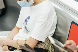 偷看地铁里的100个包，发现了深圳人的秘密图片