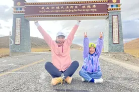 郑州42岁单亲妈妈带6岁女儿全国自驾游，目标是三年走遍全中国图片