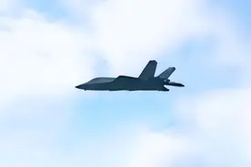 歼-35舰载机传喜讯，或已定型将加速批产，福建舰准备接收图片