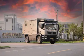 C2本就能开的四驱越野房车！配地暖+干湿分离卫浴间，赛德卡房车图片