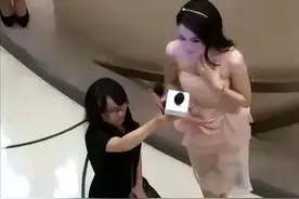 不会开门、不会穿鞋，摆明星架子，娱乐圈的“巨婴们”尴尬又好笑图片