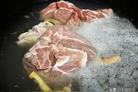 炖猪肉的浮沫，是脏东西还是精华？该去掉还是该保留？终于弄懂了图片