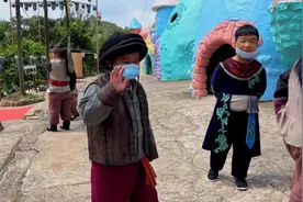 云南大山中隐藏一个小人国，身高不足1.3，生活幸福却争议不断图片