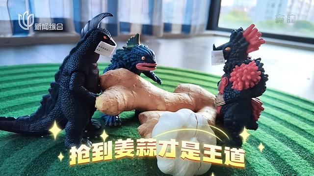 脑洞大开！奥特曼变身“大白”帮怪兽做核酸？上海9岁娃用手办记录封控生活