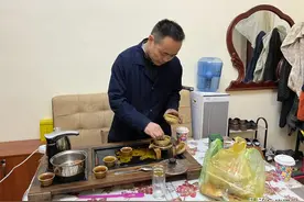 在塔吉克斯坦收牛皮的70后河北人老刘，15岁入行，一干就是30年图片