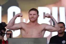 赛前称重结束，明天阿瓦雷兹将冲击个人轻重量级第二个拳王头衔图片