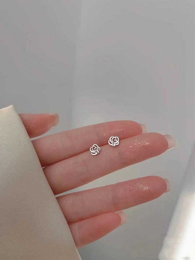 打完耳洞需要注意什么？几天后才能摘下原来的耳钉，看完就懂了