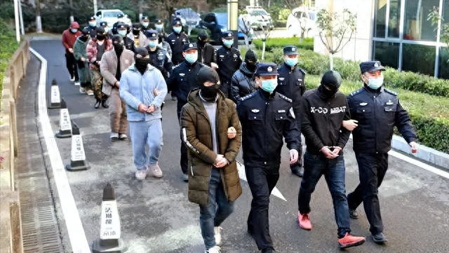 中国警察直击缅北：嘎腰子10个园区全军覆没！规模前所未有的行动