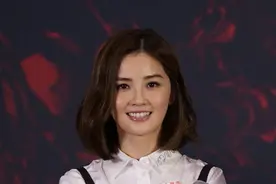 “躺着中枪”蔡卓妍，与杨颖互撬男友，被艳照门拉下神坛图片