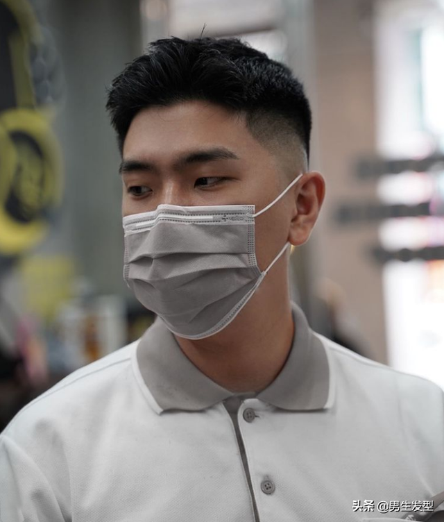 30岁男生别只会剪"板寸",试试这6款潮流发型,干净帅气有魅力