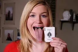 世界上舌头最长的人 名副其实的长舌妇图片