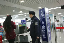 我，本科生，毕业后当地铁安检员，薪资待遇曝光，你愿意入职吗图片