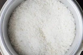 电饭锅是“害人锅”，内胆有毒还致癌？央视的一个实验告诉你真相图片